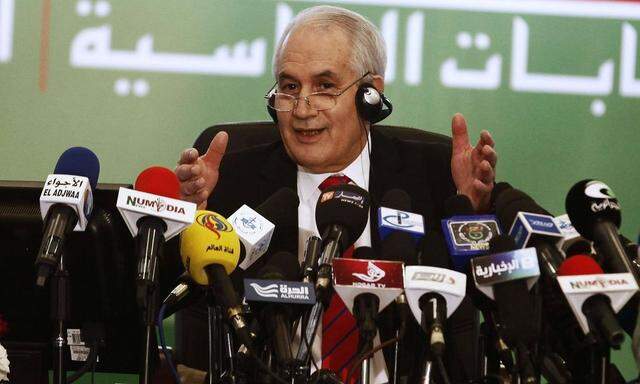 Algerian Interior Minister Belaiz announces President Bouteflika's re-election victory to the media in Algiers