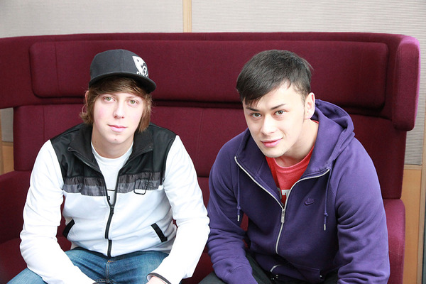 Die Shooting-Stars aus dem Mühlviertel wollen Österreich mit der Dialekt-Rap/Disco-Nummer "Oida Taunz" vertreten. Lukas Plöchl alias G-Neila und Manuel Hoffelner alias Manix schafften mit der Nummer auf Anhieb den Sprung an die Chartspitze. In der ORF-Castingshow "Helden von Morgen" landete Plöchl auf Platz zwei.  Publikum: Platz 2, Jury: Platz 12, Gesamt: Platz 4