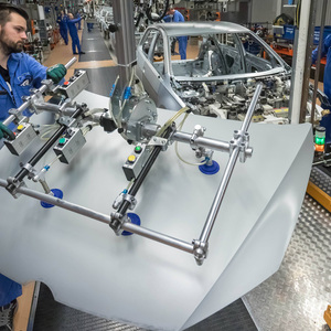 Mitarbeiter arbeiten am 22 01 2018 in der Karosseriefertigung der Volkswagen Sachsen GmbH in Zwickau