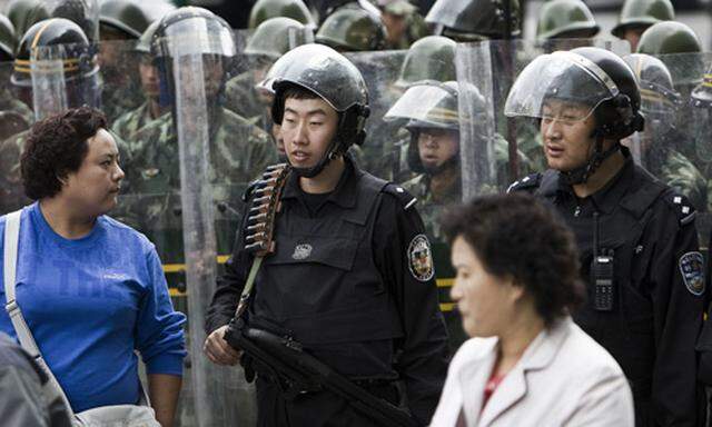 Pekings Kampagne: „Hart zuschlagen und bestrafen“