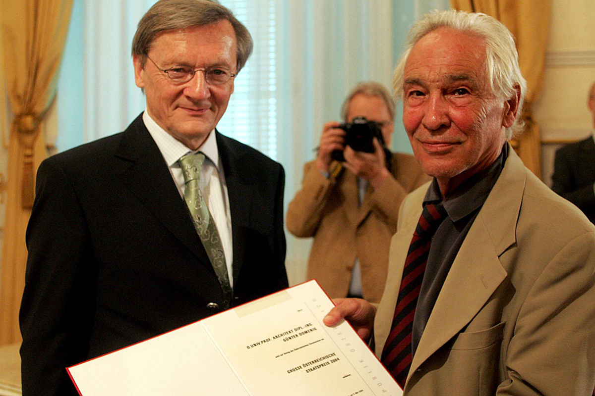 Domenig war ein vielgefragter Gastprofessor, Wettbewerbsjuror und ein hochdekorierter Architekt. So wurde er etwa 2004 mit dem österreichischen Ehrenkreuz für Wissenschaft und Kunst geehrt, und erhielt 2006 den Staatspreis für Architektur.