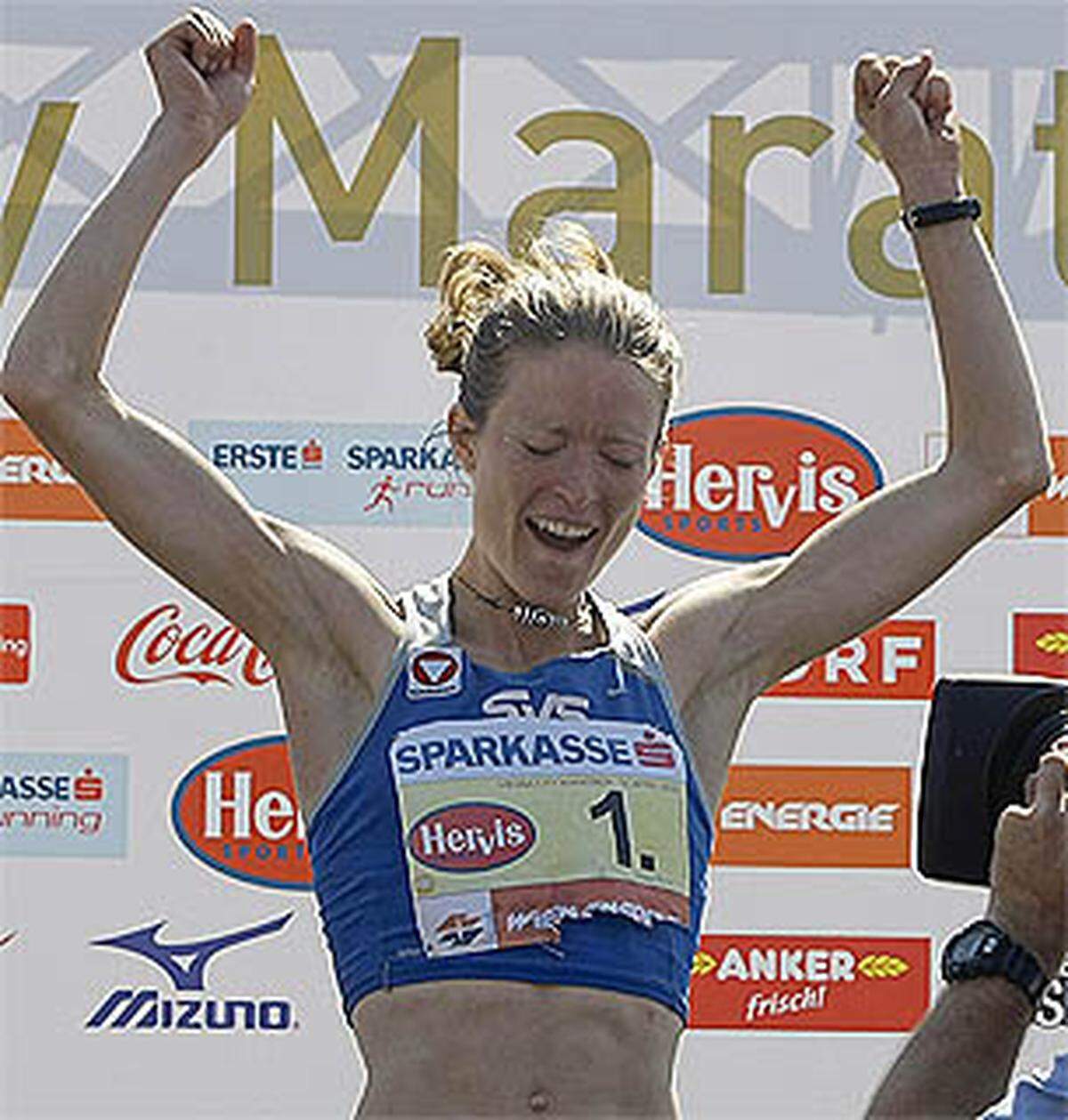 Bei den Damen gewann die Österreicherin Andrea Mayr. Sie lief mit einer Zeit von 2:30:43 Stunden österreichischen Rekord.
