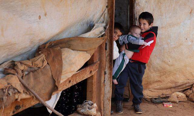 In den Lagern der libanesischen Bekaa-Ebene rüsten sich kleine und große Flüchtlinge für den Winter, der hier kälter ist als in anderen Landesteilen.