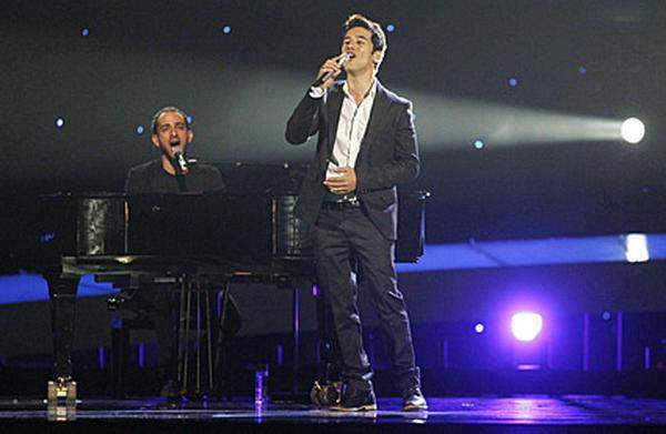 Harel Skaat wurde bei der israelischen Castingshow "Kokhav Nolad" 2004 nur Zweiter, ist in seiner Heimat aber trotzdem bekannt. Für den in hebräisch gesungenen Song "Milim" beim Song Contest bekam er 71 Punkte.