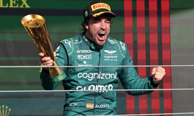 Eine der größten Personalfragen vor dem kommenden Formel-1-Jahr ist geklärt. Fernando Alonso hat seinen Vertrag beim britischen Rennstall Aston Martin verlängert.