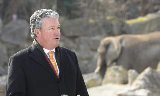Zoodirektor Stephan Hering-Hagenbeck kommt nicht aus den Schlagzeilen.