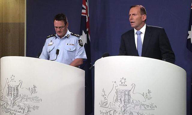 Pressekonferenz nach der Festnahme: Michael Phelan und Tony Abbott