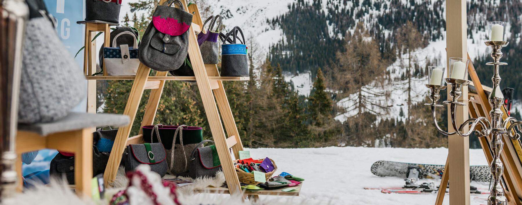 Für den Fall, dass man es unten im Tal verpasst hat: Auch bei den Skihütten gibt's Shopping. 