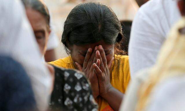 Trauer in Sri Lanka nach den islamistischen Anschlägen am Ostersonntag auf mehrere katholische Kirchen und Luxushotels  