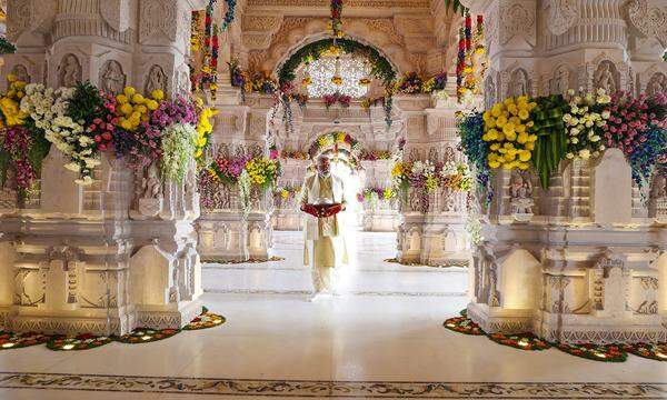 Göttlicher Modi: Der Regierungschef bei der Einweihung des umstrittenen hinduistischen Ram-Tempels in Ayodhya.