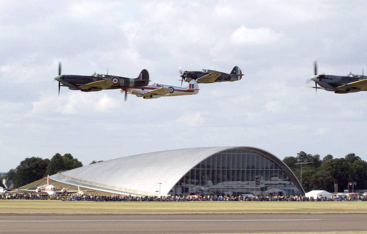 Tipp: Den Höhepunkt der heurigen Battle-of-Britain-Feiern können Historisch-/Fluginteressierte am 19. und 20. September in jenem Duxford nördlich von London erleben, wo auch die meisten restaurierten "Warbirds" herkommen (Tickets: www.iwm.org.uk/events/iwm-duxford/the-battle-of-britain-anniversary-air-show).