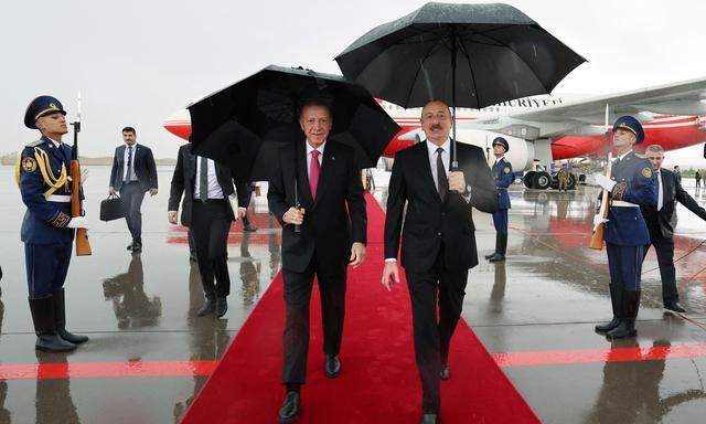 Der türkische Präsident Recep Tayyip Erdoğan mit seinem Amtskollegen Ilham Alijew in der Exklave Nachitschewan. 