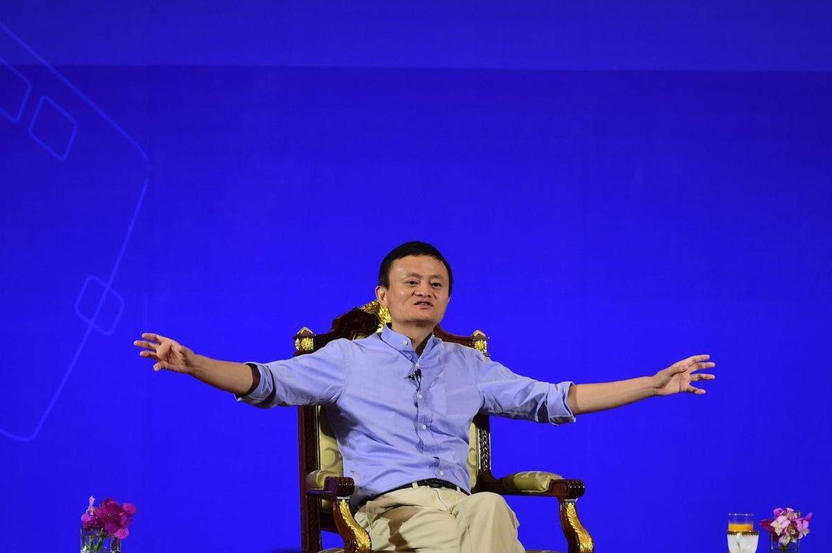 Jack Ma (54) will in einem Jahr als Vorstandschef des chinesischen Online-Giganten Alibaba abtreten. Das gab der chinesische Milliardär am Montag in einem von Alibaba veröffentlichten Brief bekannt. Nachfolger von Ma soll Daniel Zhang werden, der schon seit gut fünf Jahren als CEO das Tagesgeschäft verantwortet.