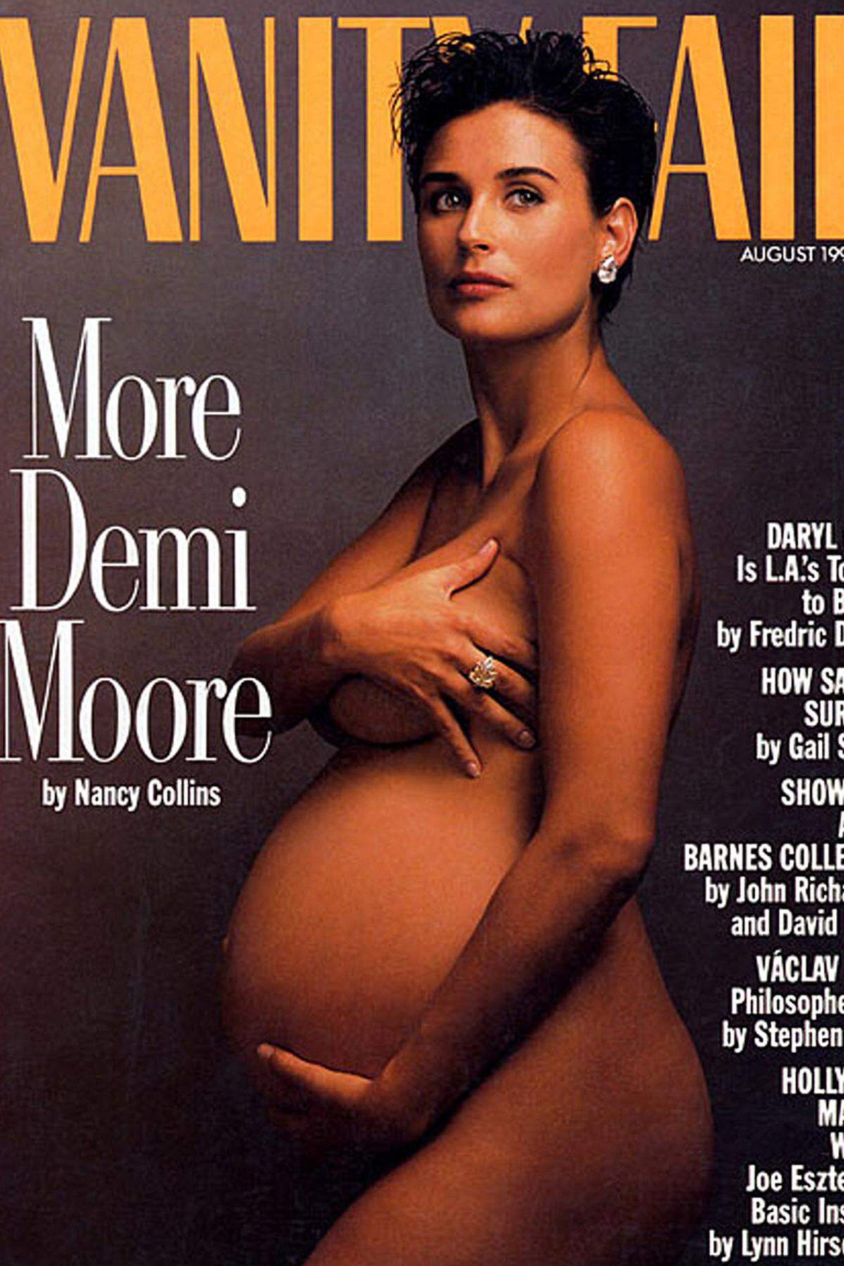 Auch als Produzentin - unter anderem der "Austin Powers"-Filme - machte sich Moore einen Namen.Mehr Schlagzeilen generierte sie freilich 1991 als schwangeres Cover-Model der August-Ausgabe der "Vanity Fair" (im Bild) oder als sie sich 1997 für Ridley Scotts "Die Akte Jane" die Haare komplett abrasieren musste.