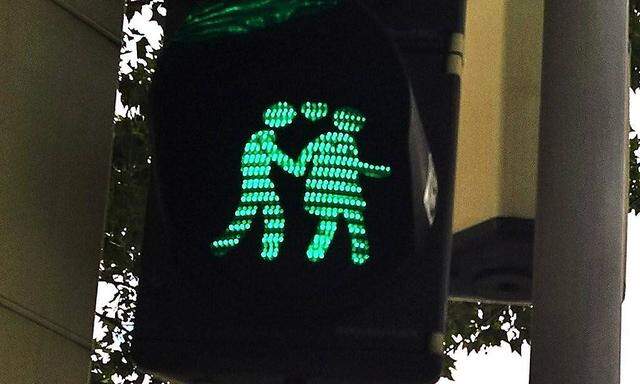 Ampel Verkehrsampel mit Ampelmaennchen im Stadtzentrum von Wien *** Traffic light Traffic light