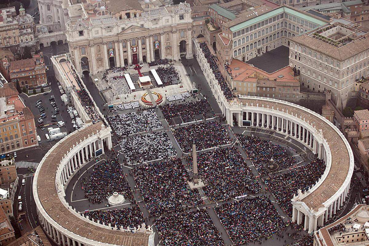 Gut eine Million Pilger, Gläubige und Touristen verfolgten am Sonntag die nahezu dreistündige Heiligsprechung der zwei Päpste, die Weltgeschichte geschrieben haben.
