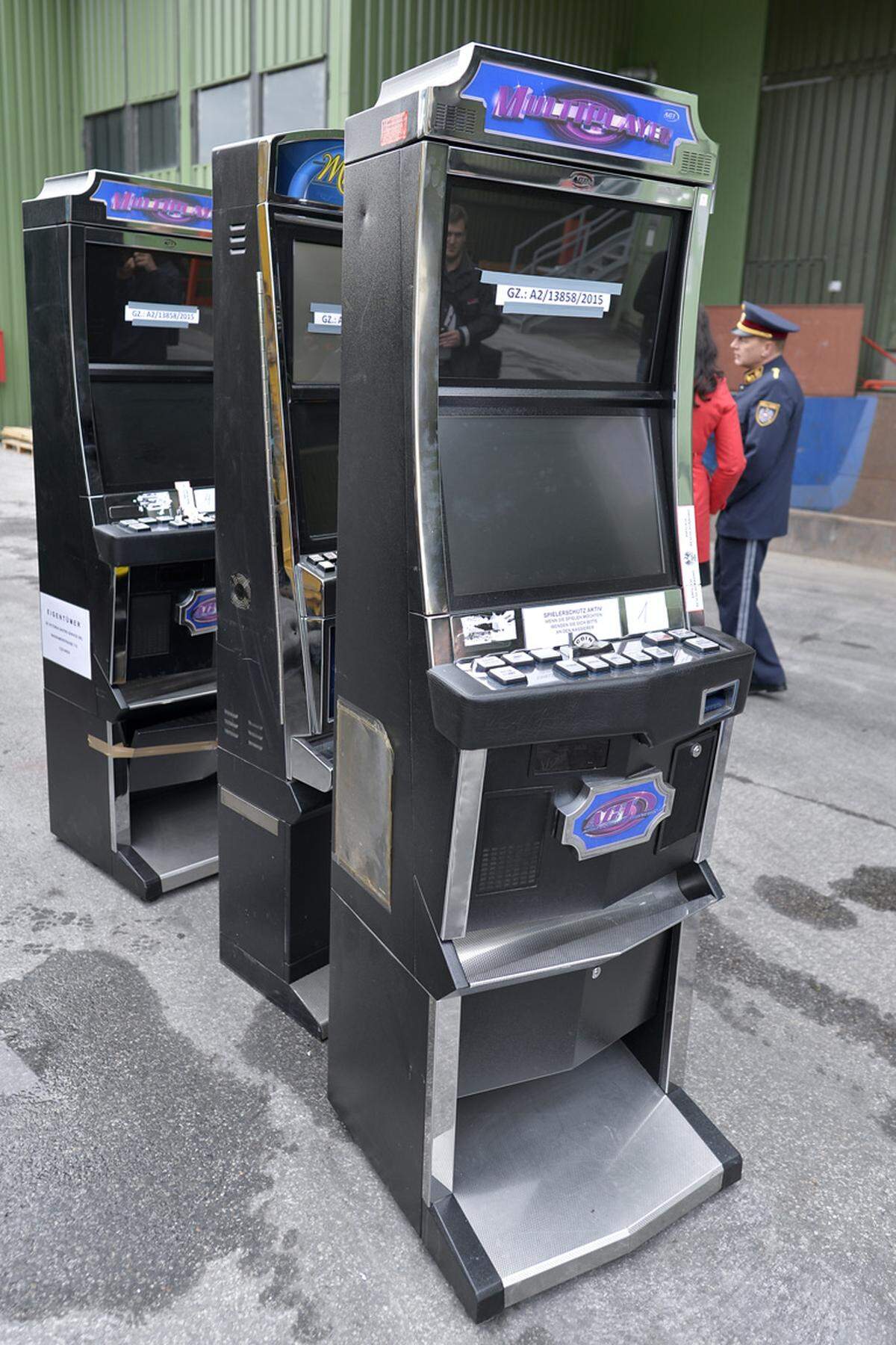 Die Automaten waren nach dem seit Jahresbeginn geltenden Verbot des Kleinen Glücksspiels beschlagnahmt worden.  