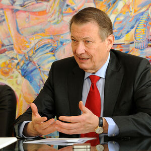  Bilder des Tages Aufmacherbild   Zur Übergabe:  Schon übernommen: Staatsoper   Nicht gemacht: Unwetter   Das Ziel einer Anhebung des faktischen Pensionsalters unterstützt Kostelka. Vorschläge, wie man das schneller erreichen könne, will er aber nicht machen. 