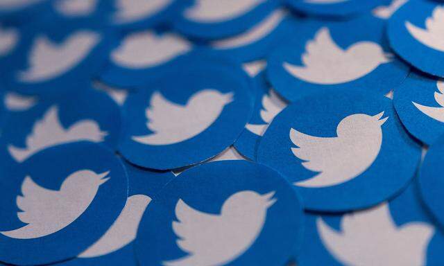 Vermischen Regierungspolitiker in sozialen Medien wie Twitter ihre Partei und den Staat zu sehr?