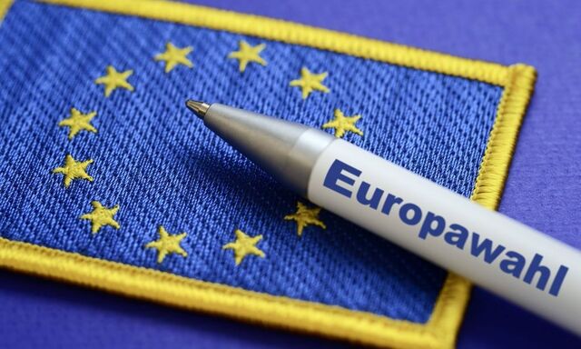 Schreiber auf EU Fahne Europawahl