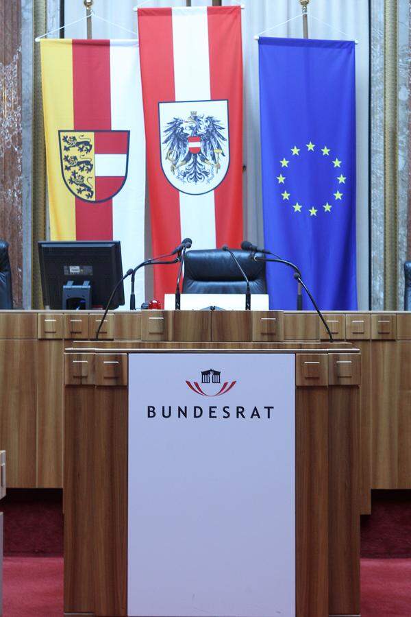 Der österreichische Föderalismus bringt es mit sich: Das kleine Österreich gönnt sich neun Landesparlamente. Außerdem gibt es als Ländervertretung im Bund noch den Bundesrat, der aber weder Gesetze im Alleingang beschließen noch auf Dauer verhindern kann.