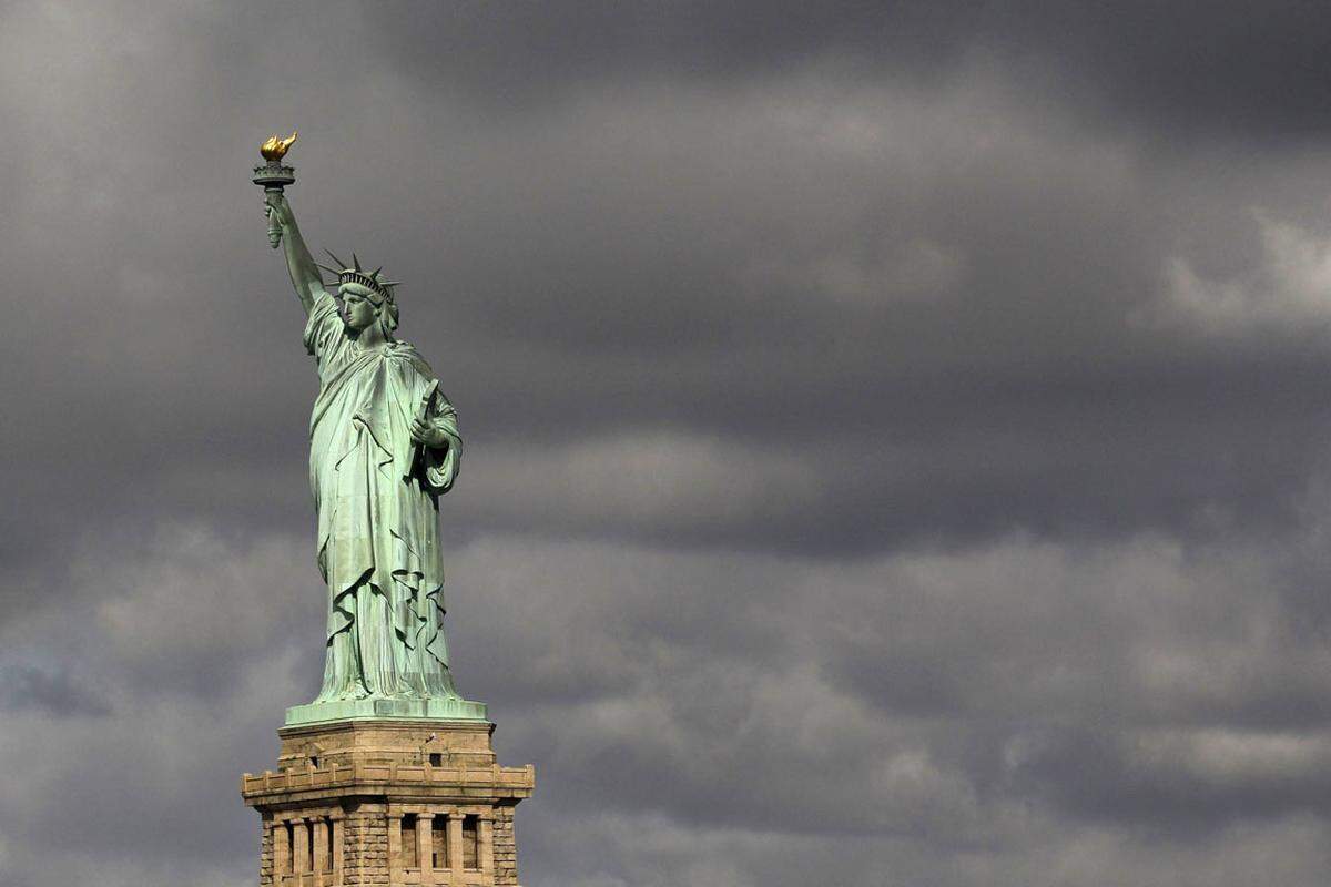 Ein Besuch von Liberty Island und seiner Freiheitsstatue ist Touristen vorerst ebenfalls verwehrt.