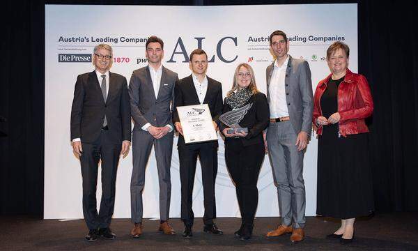 Auszeichnung Top-Kleinbetriebe, Kategorie National - 1. Platz für Astron Electronic GmbH (v.l.): Styria-Vorstand Kurt Kribitz, das Astron-Team mit Martin Möderndorfer, Stefan Brandstätter, Nadine Hohenwallner und Stefan Siedler sowie die WK Kärnten-Vizepräsidentin Astrid Legner.