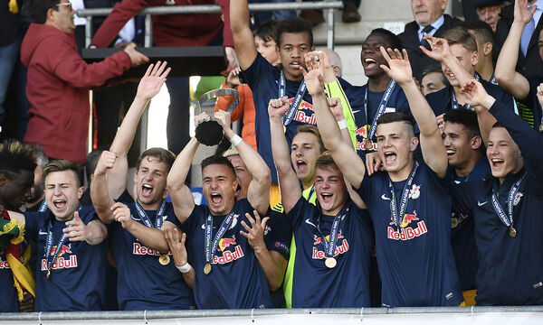 Salzburg jubelt mit Pokal