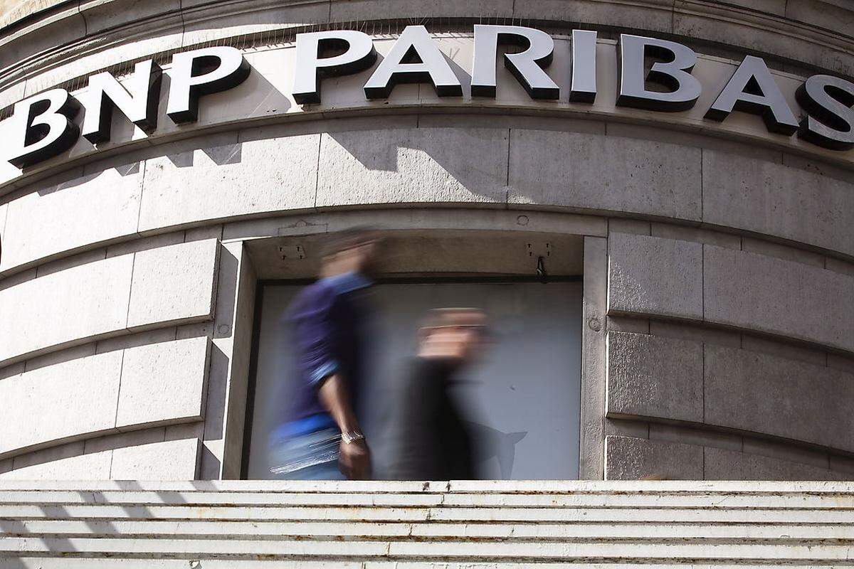 Die "BNP Paribas" ist eine der führenden Versicherungs- und Finanzdienstleister in Europa und hat ihr Hauptquartier in Paris. Knappe 2,6 Billionen Dollar Bilanzsumme konnte die Bank letztes Jahr verzeichnen.