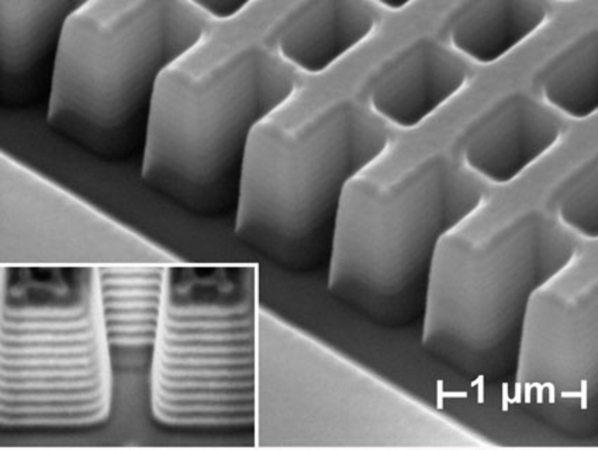 In zahlreichen Mythologien gibt es ihn, nun wird er schon fast Realität: Der Umhang, der seinen Träger unsichtbar macht. Forscher der UC Berkeley haben neue Materialien aus Metallplatten und Silberdrähten entwickelt, die das Licht brechen, anstatt es zu reflektieren oder zu absorbieren.  Zur technischen Erklärung der Uni Berkley.