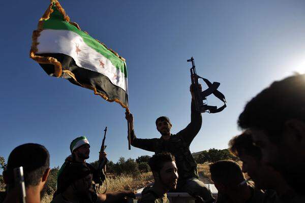 Die Rebellen lassen sich von den Drohgebärden des Assad-Regimes indes nicht einschüchtern. Zuletzt riefen sie eine "Schlacht für die Befreiung" von Damaskus aus und kündigten den Beginn einer landesweiten Offensive an.