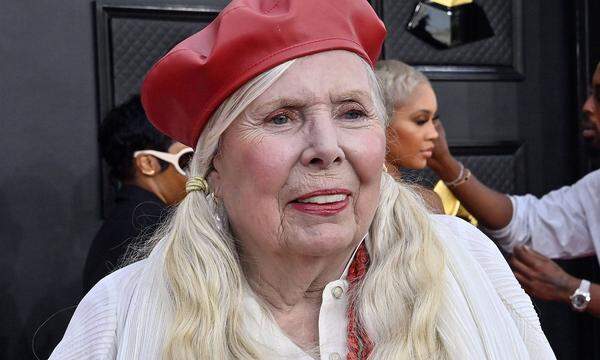Joni Mitchell arrives for the 64th annual Grammy Awards at the MGM Grand Garden Arena in Las Vegas, Nevada on Sunday, Ap