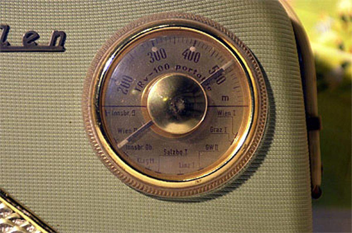 1955 kamen die ersten Transistor-Radios und zwei Jahre später bereits tragbare Fernseher ("Sinclair").