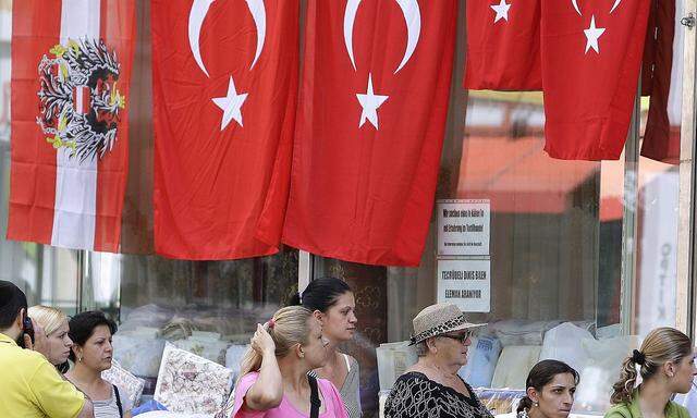 EURO 2008: BRUNNEMARKT VOR TUERKEI - KROATIEN