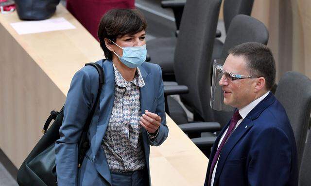 Pamela Rendi-Wagner und August Wöginger am Mittwoch im Parlament