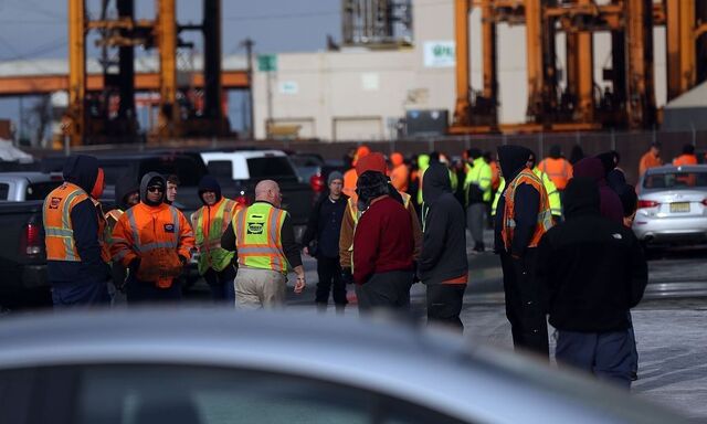 US--PORT-WORKERS-