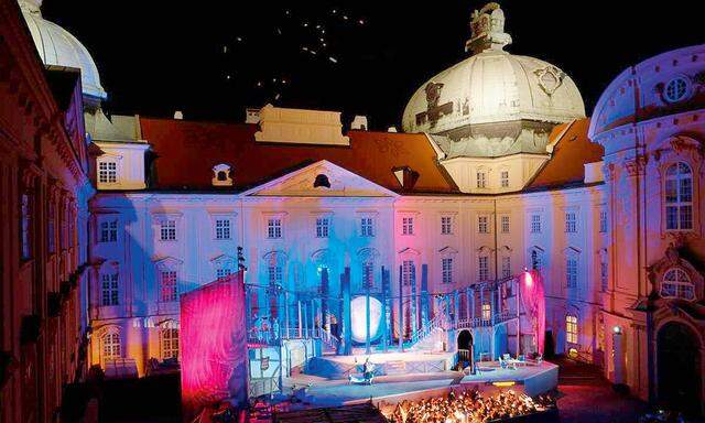Heuer noch schöner. „Zauberflöte“ im barocken Kaiserhof von Klosterneuburg. Die Stiftsrenovierung ist abgeschlossen.