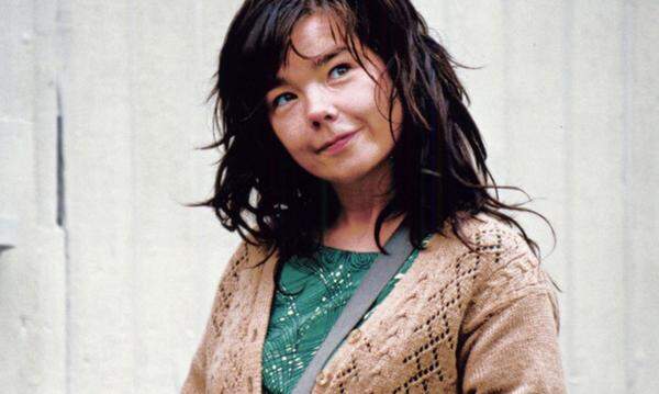 Björk, isländisches Pop-Flirrlicht, träumte nie von Schauspielerei. Lars von Trier wollte sie trotzdem für sein Arthaus-Musical „Dancer in the Dark“. Darin singt sie inbrünstig „I've Seen It All“ – und überzeugt auch sonst, Image-gemäß, mit Emotionalität an der Grenze zum Nervenkoller.