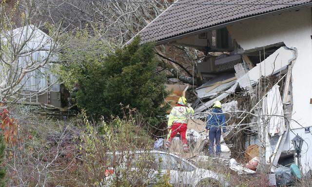 In Bad Kleinkirchheim ist ein Wohnhaus von einer Mure getroffen und fast völlig zerstört worden.