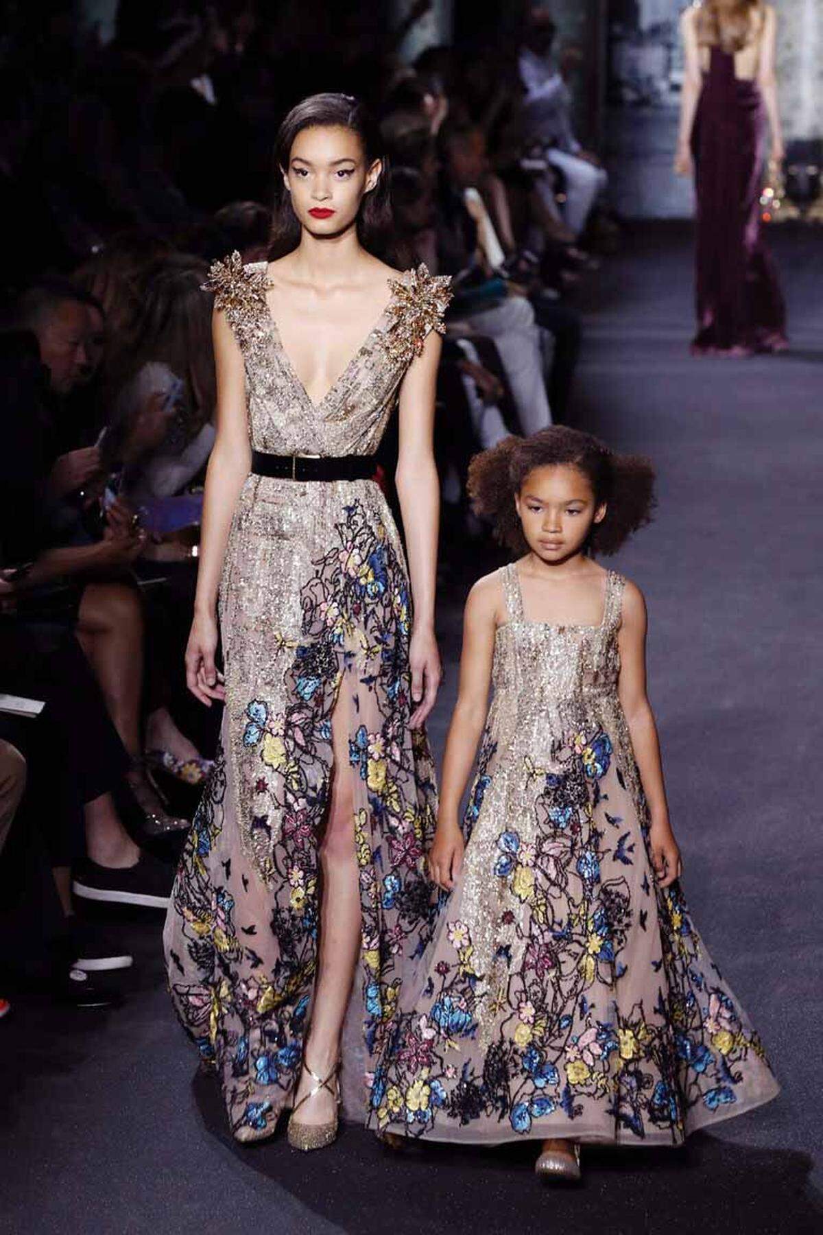 Haute Couture ist auf's Kind gekommen. Zumindest, wenn es nach Elie Saab und Franck Sobrier geht. Die beiden Designer schickten Kinder in ihren kostbaren Kreationen über den Catwalk.