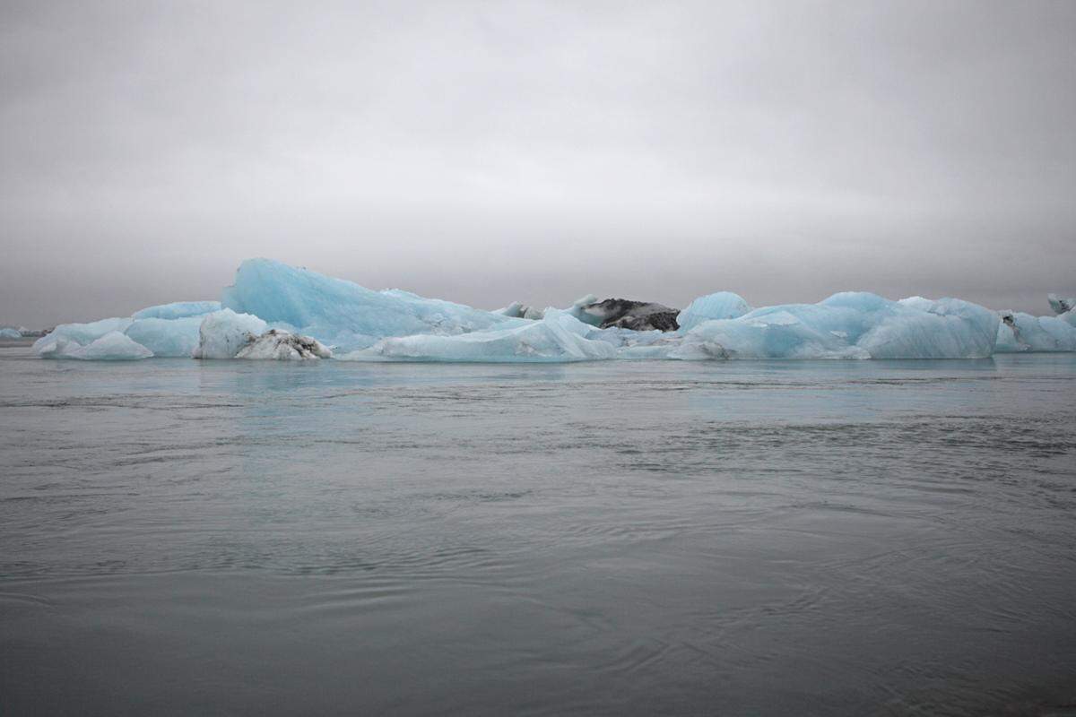 Diese Gletscherlagune liegt in der Nähe der Ringstraße Nummer 1, etwa 370 km östlich von Reykjavik und zählt zu den größten Naturwundern Islands. Wer lange genug in die Eisskulpturen stiert, entdeckt vielleicht eine Robbe.