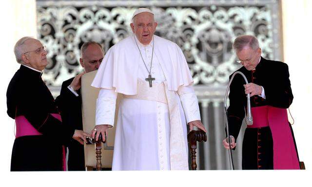 Papst Franziskus veröffentlicht Pläne - künftig auch Diakoninnen zuzulassen.