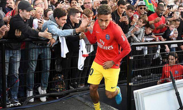 Neymar war der Star des Abens - auch für die Fans von En Avant Guingamp.