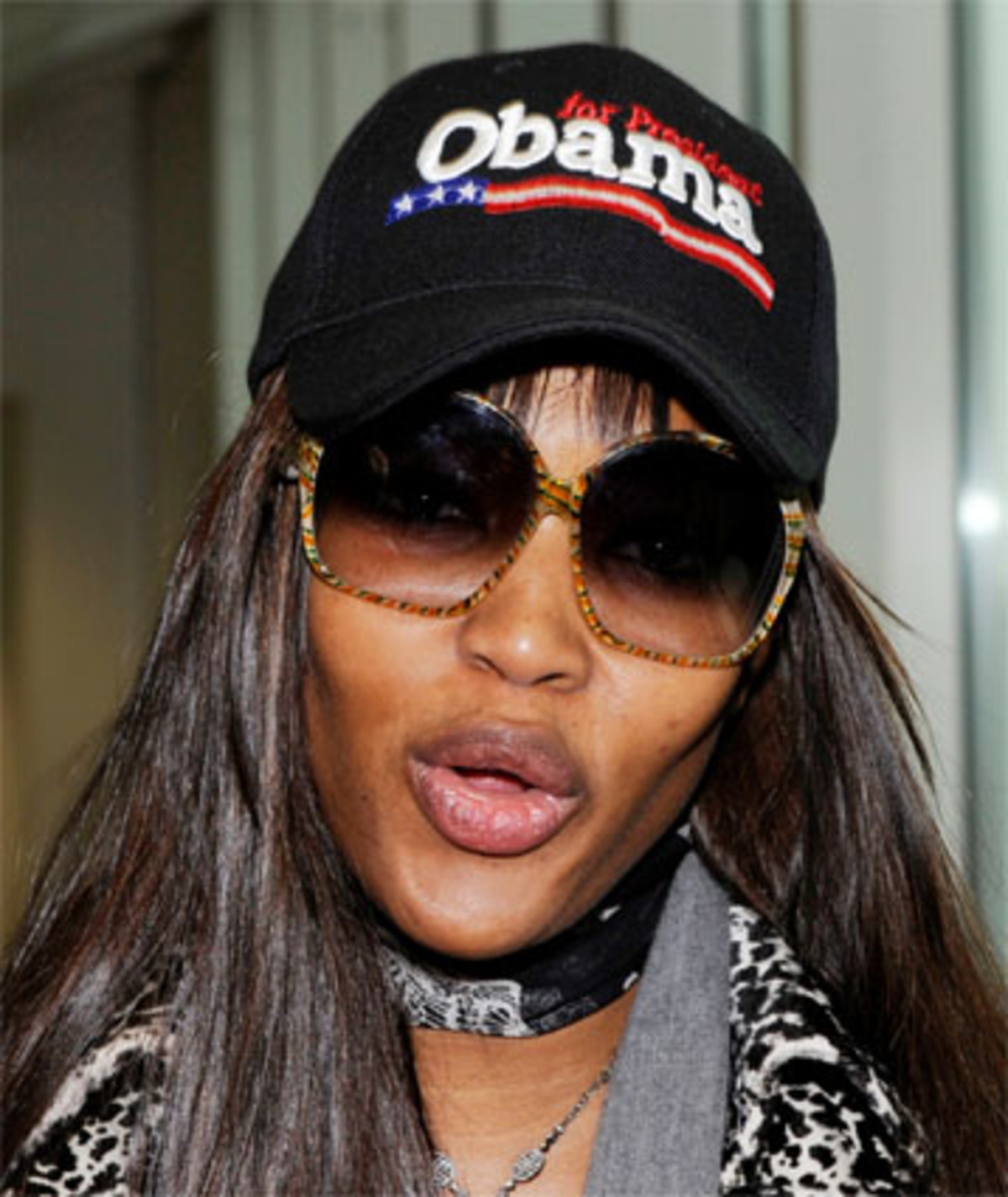 Die Ausbrüche haben Campbell mehrfach in Therapien und vor Gericht geführt. So waren im Juni 2008 gerichtlich 200 Stunden Sozialdienst fällig, nachdem sie in einem Flugzeug ausgerastet war. Als der Pilot sie persönlich informierte, dass sich der Abflug etwas verzögere, hatte sie ihm vorgeworfen, Rassist zu sein. "Sie würden das nicht tun, wenn ich weiß wäre."