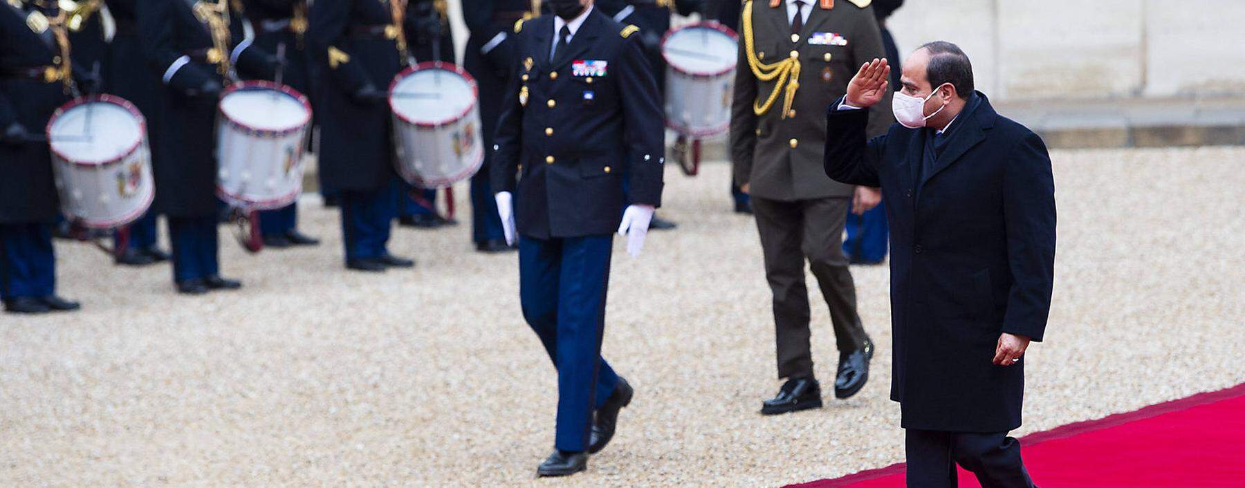 Roter Teppich. Der ägyptische Staatschef Abdel Fattah al-Sisi im Dezember auf Besuch bei seinen französischen Verbündeten. 