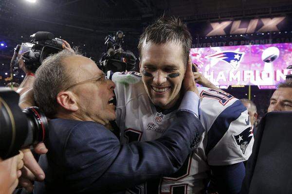 Quarterback Tom Brady zog durch den Triumph mit Joe Montana und Teddy Bradshaw gleich, die bisher als einzige Spielmacher der NFL-Geschichte viermal den Super Bowl gewonnen hatten.