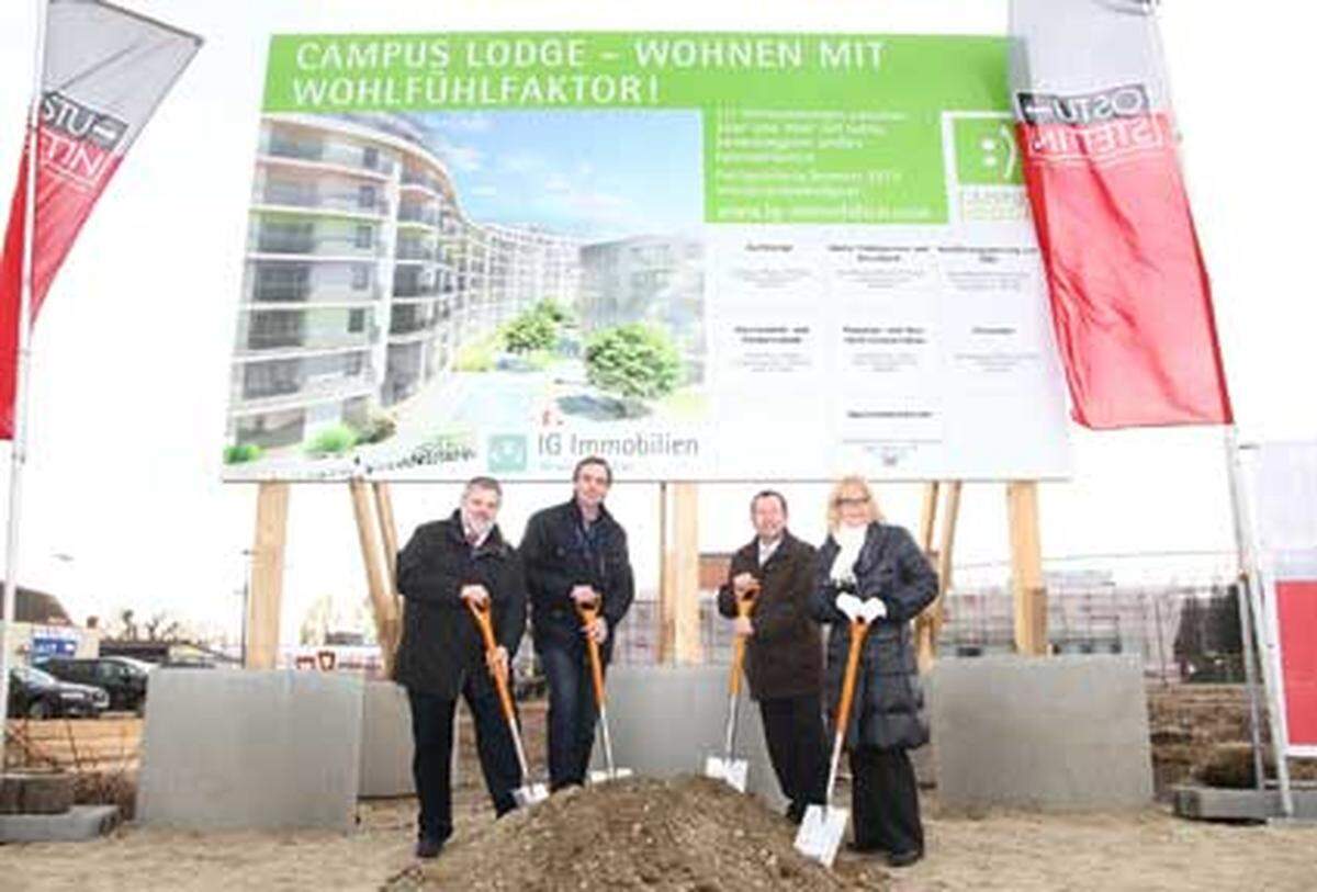 Startschuss für ein Wohnprojekt für junge Menschen im zweiten Bezirk: Mit der Campus Lodge entsteht in der Nähe der U2-Station "Stadion" und der neuen WU an der Adresse Wehlistraße 300 ein komplett neues Wohn- und Boarding House-Projekt. Die Fertigstellung ist für den Herbst 2013 geplant, rechtzeitig vor Eröffnung der Wirtschaftsuniversität. Im Bild: Bezirksvorsteher Gerhard Kubik, Gemeinderat Karlheinz Hora und die IG Immobilien-Geschäftsführer Hermann Klein und Karin Assem-Honsik www.ig-immobilien.com