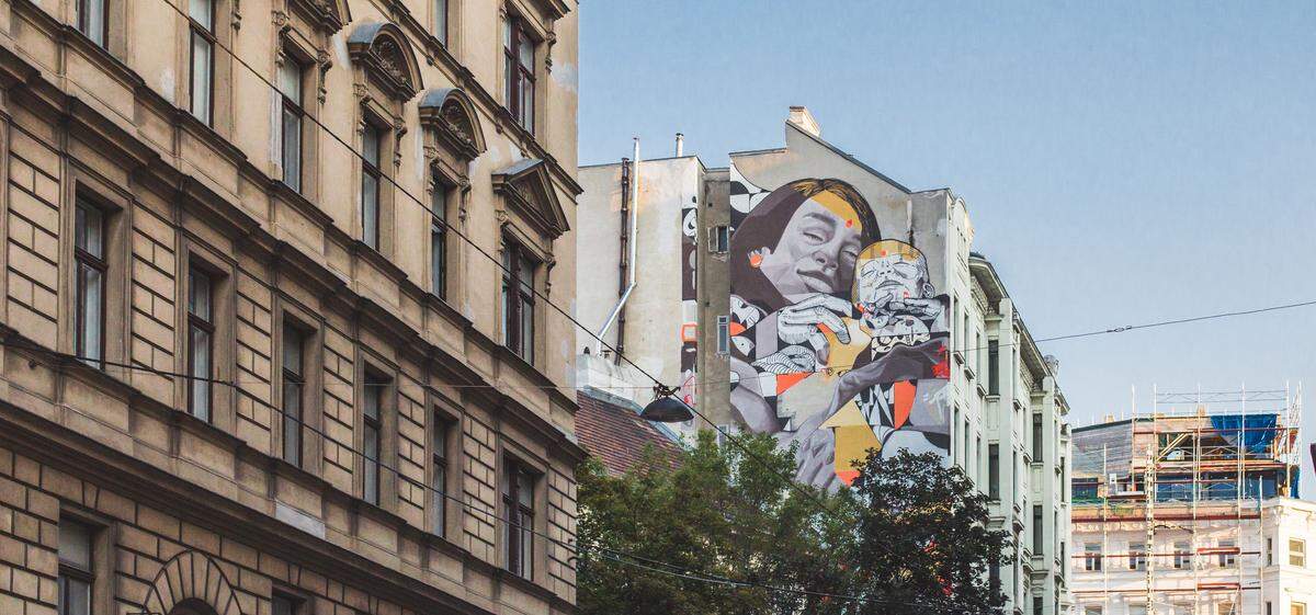 Das Mural von David Leiter in der Kirchgasse zeigt eine Mutter mit ihrem Kind. Sein Statement: Die perfekte Zukunft ist weiblich, Kinder müssen in den Vordergrund...