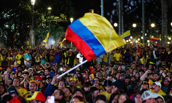 In Kolumbien sind nach der 0:1-Niederlage der Fußball-Nationalmannschaft gegen Argentinien im Finale der Copa América in Miami fünf Menschen bei gewalttätigen Auseinandersetzungen getötet worden.