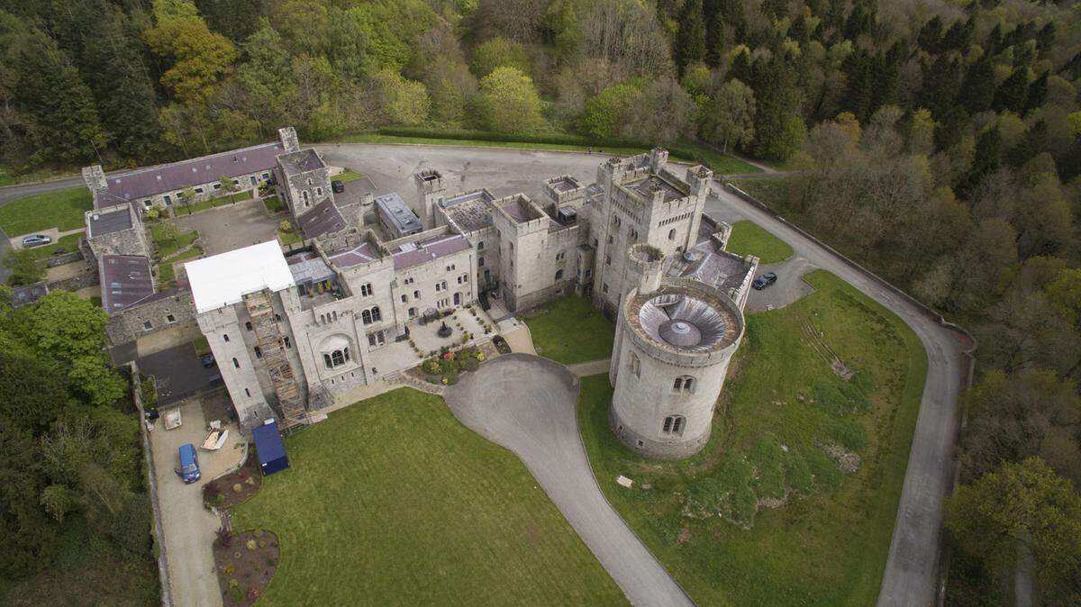 Ein Schloss, in der Szenen der TV-Serie "Game of Thrones" gedreht wurden, steht jetzt in Nordirland zum Verkauf. Berappen muss man dafür 500.000 Pfund, umgerechnet 561.000 Euro.